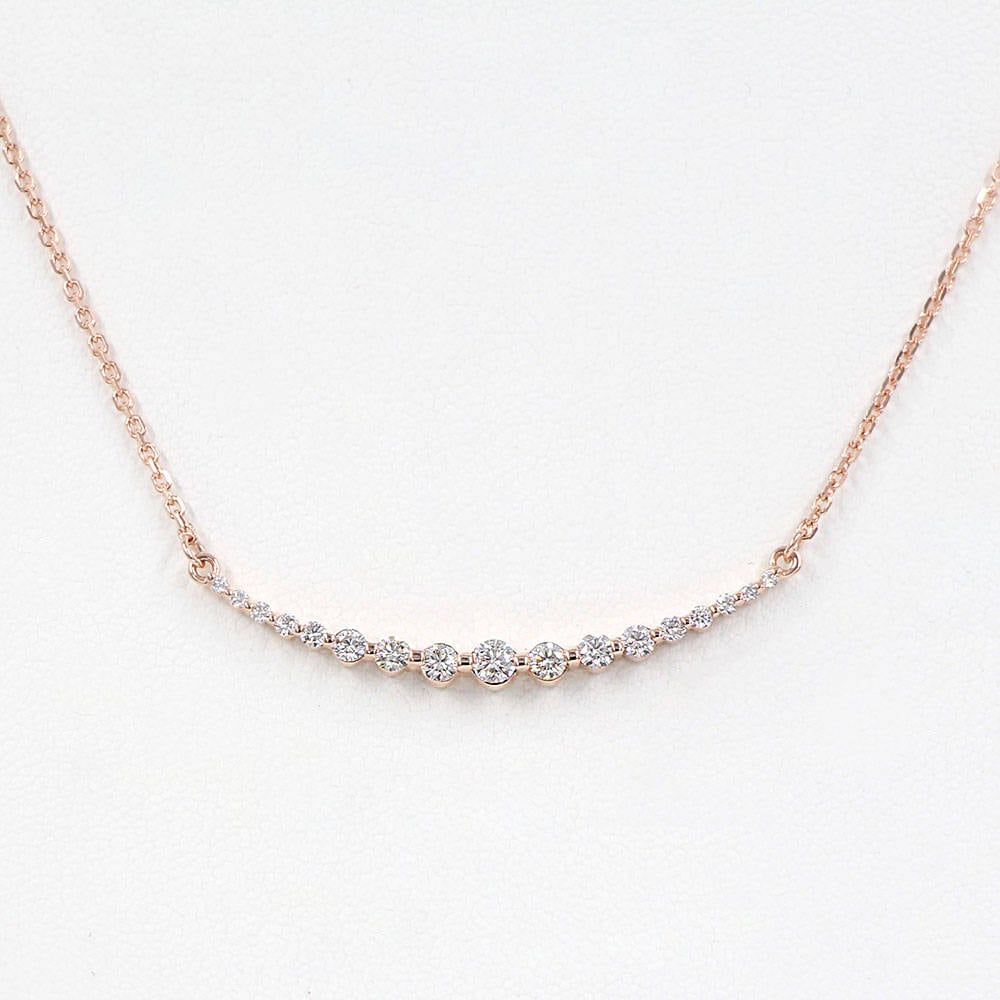 Picture of diamond necklace curved bar diamond 1