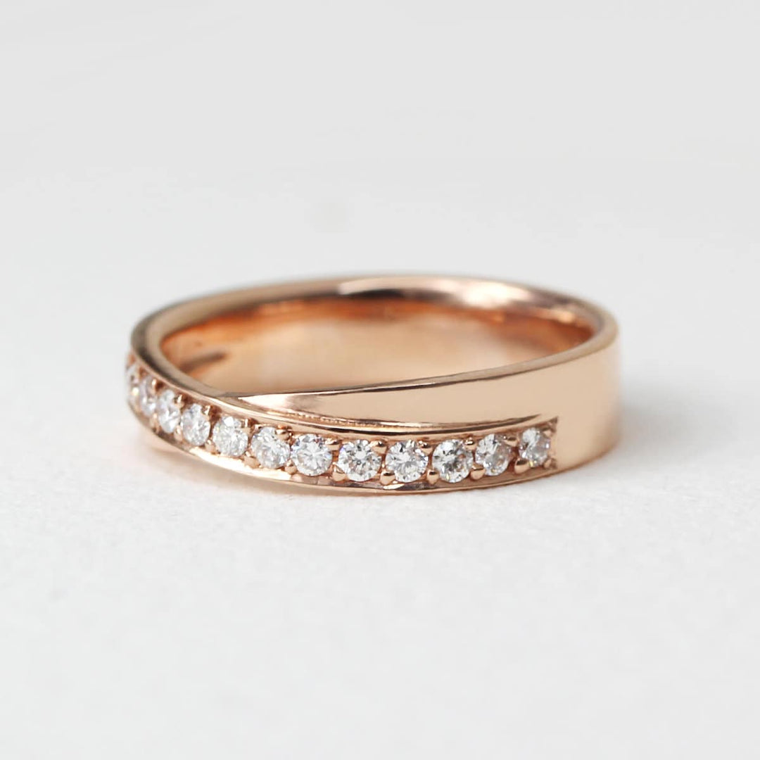 Picture of wedding engagement band double overlap