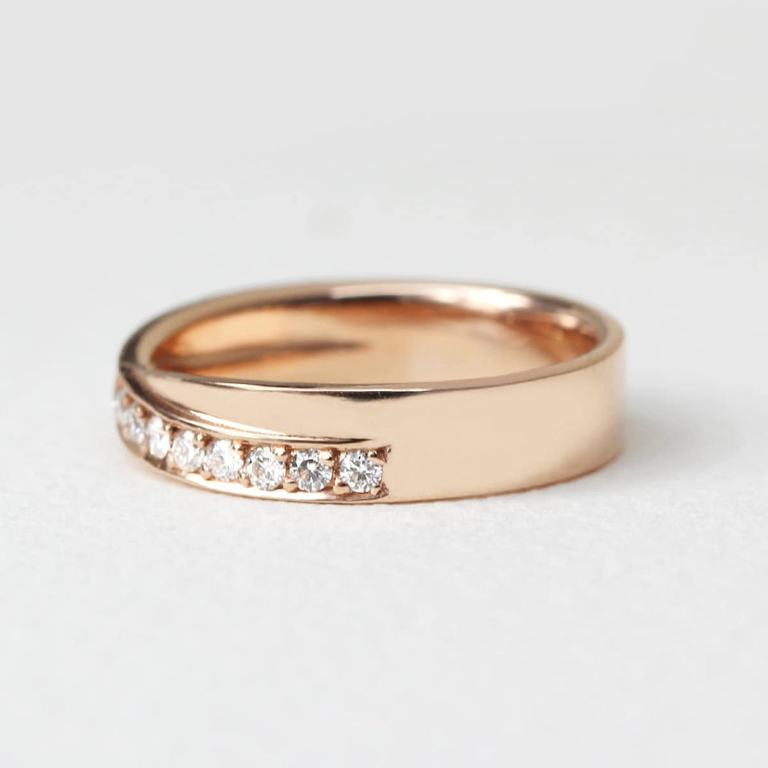 Picture of wedding engagement band double overlap