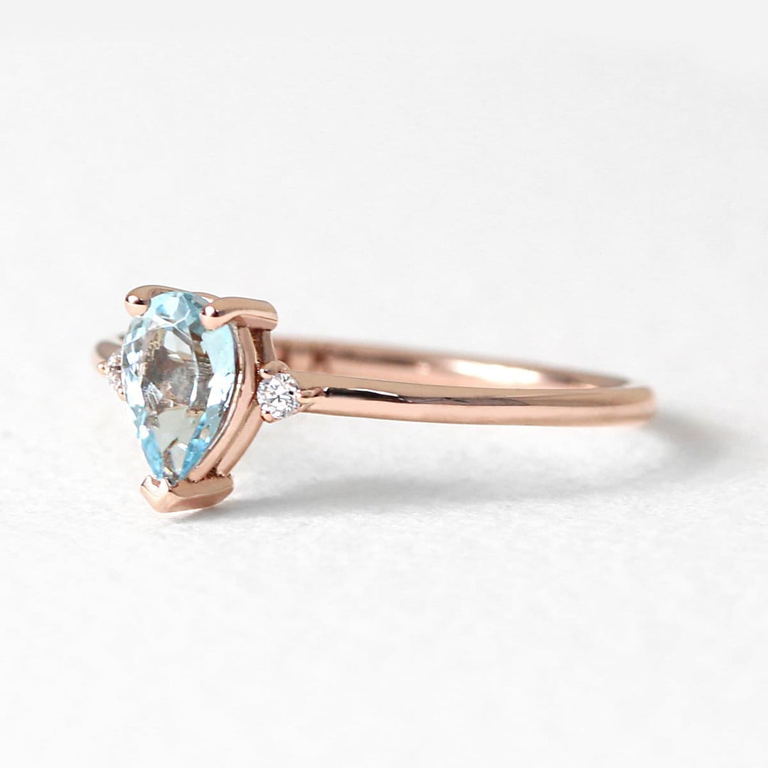 Picture of aquamarine ring aquamarine two diamonds