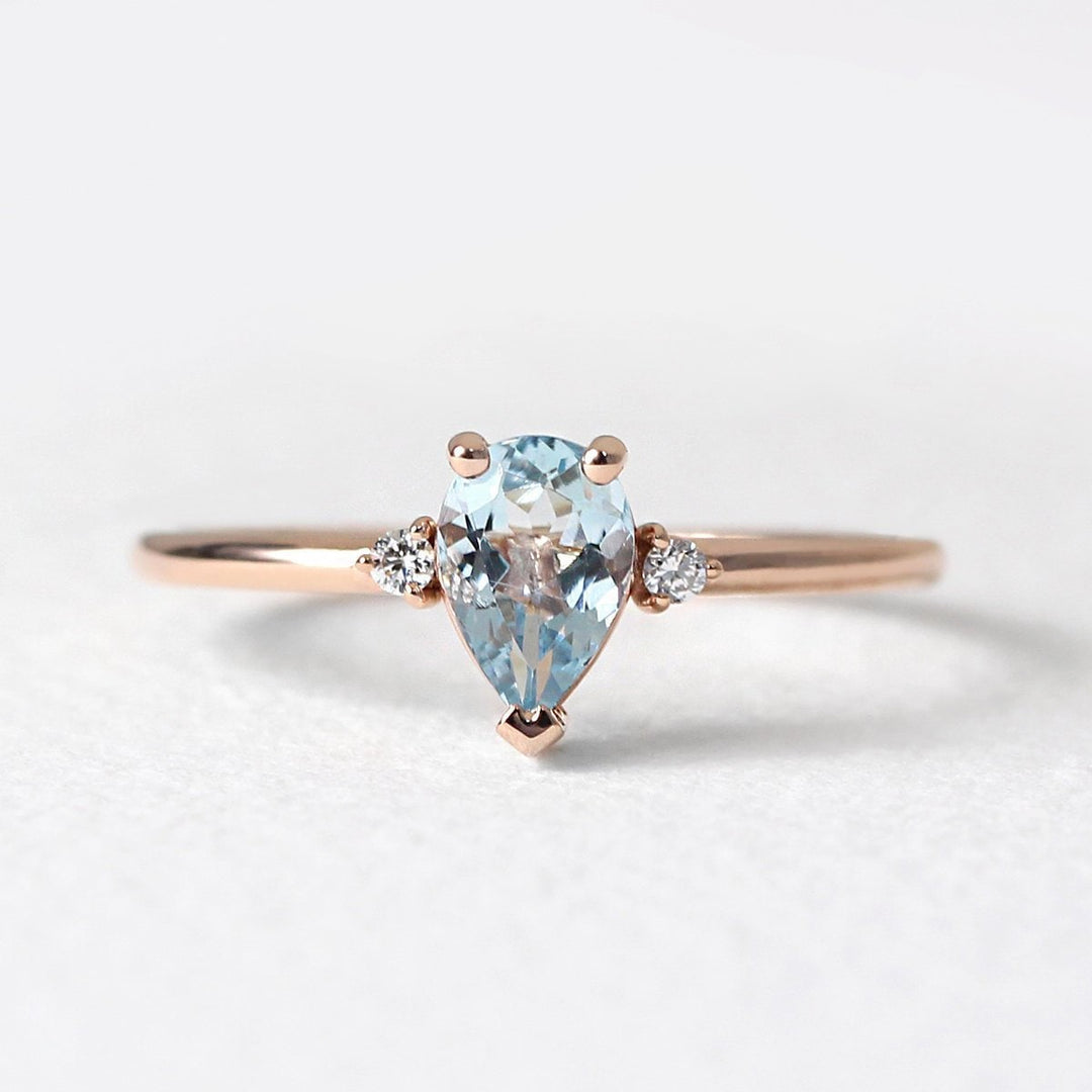 Picture of aquamarine ring aquamarine two diamonds