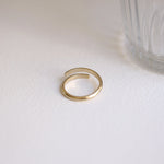 Load image into Gallery viewer, Picture of bypass ring half round twist ring band
