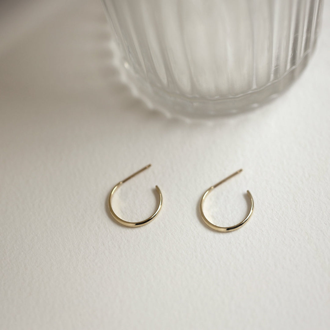 Picture of open hoops solid gold earrings gold hoop