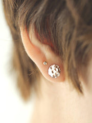 Picture of 14k solid gold hammer finished flat