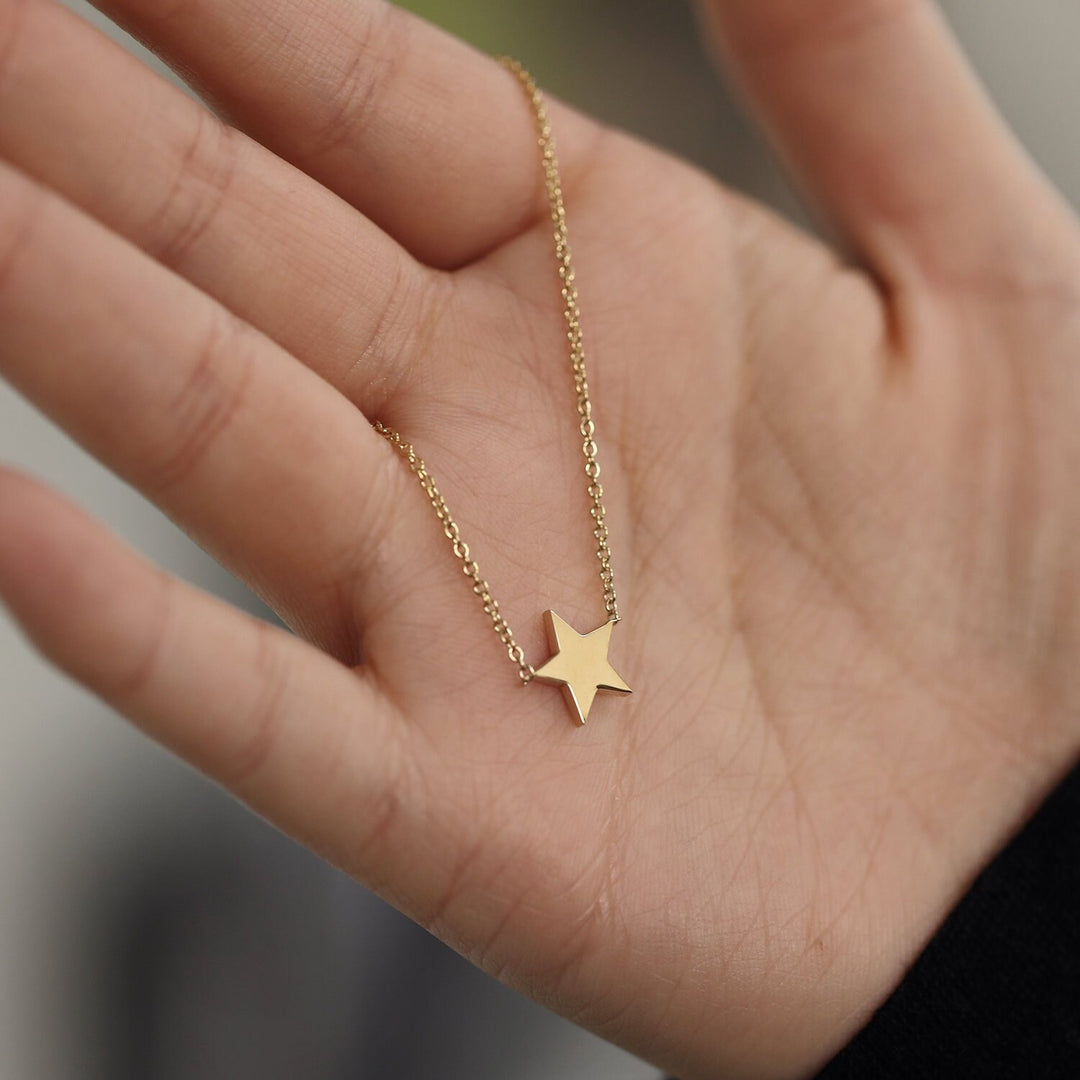 Picture of 14k solid gold star charm bracelet star