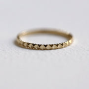 Picture of pyramid eternity ring 14k gold pyramid