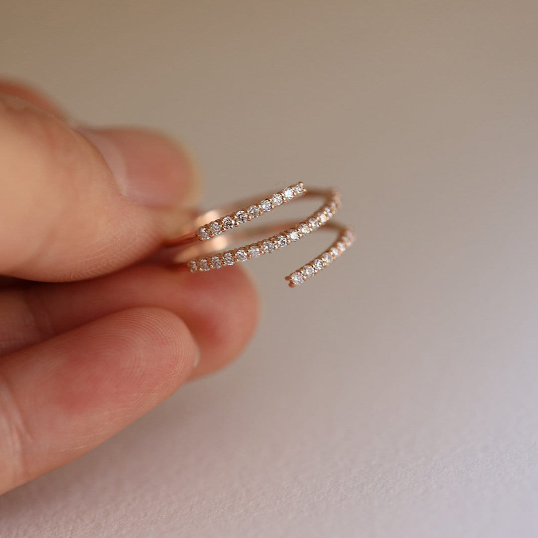 Picture of diamond spiral ring screw diamond ring