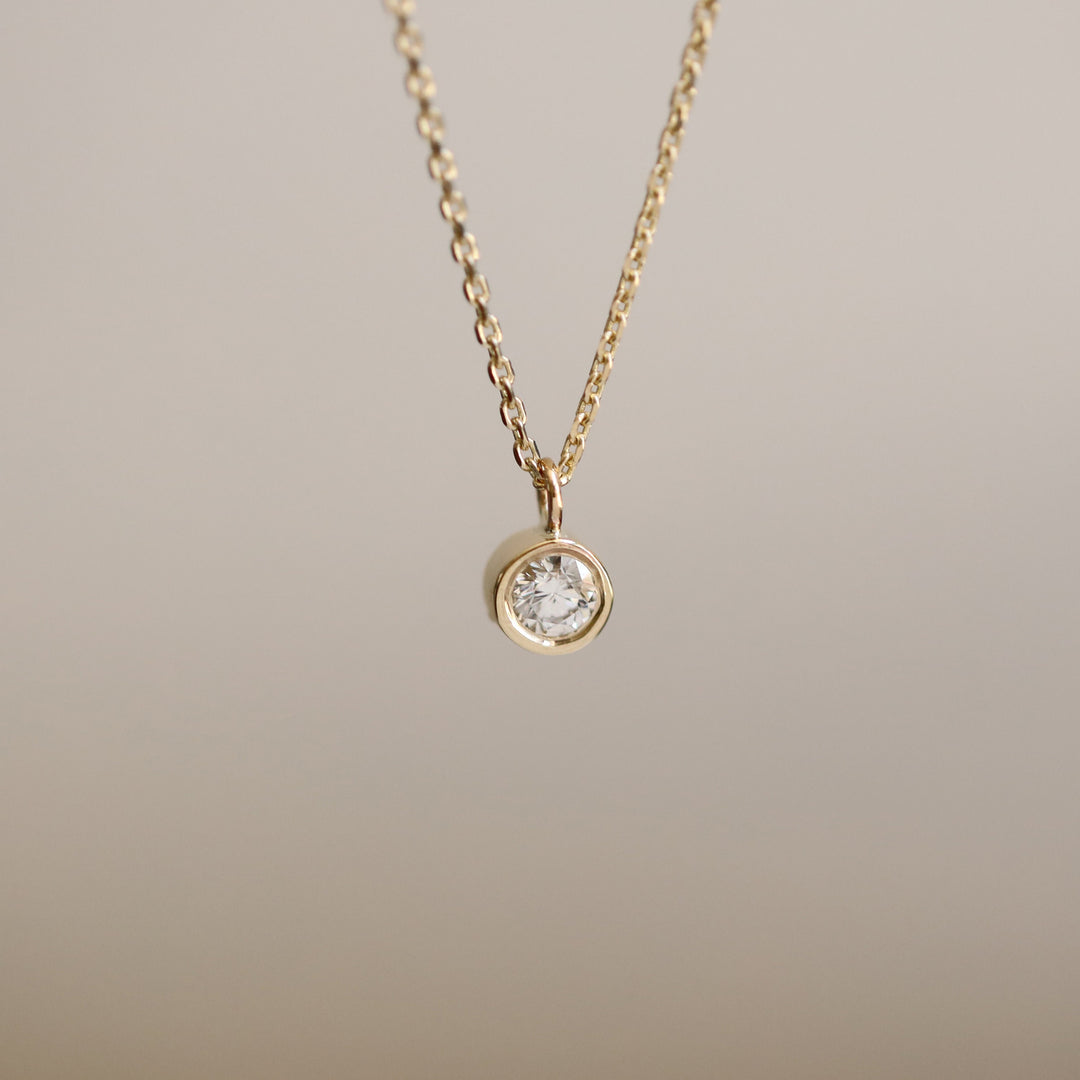 Picture of diamond solitaire necklace diamond