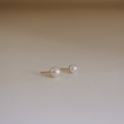 Picture of pearl stud earrings 5mm 65mm natural