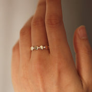 Picture of diamond wedding ring alternating