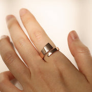 Picture of bypass ring twist asymmetrical ring band