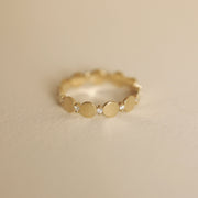 Picture of diamond wedding ring alternating