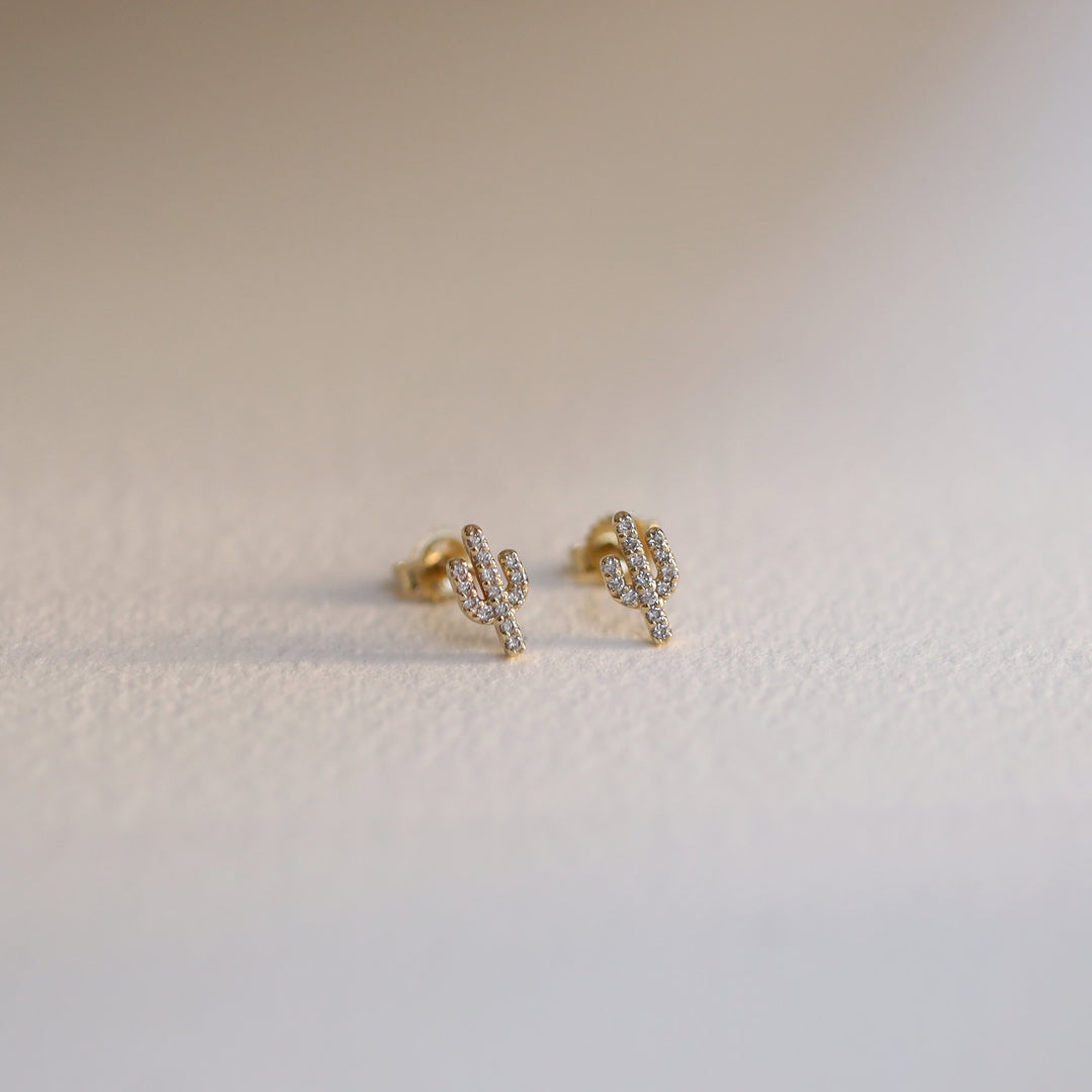 Picture of diamond stud diamond stud earring dainty