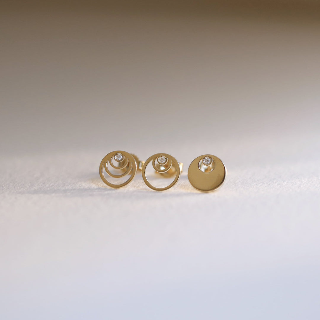 Picture of circle diamond stud earrings round plate