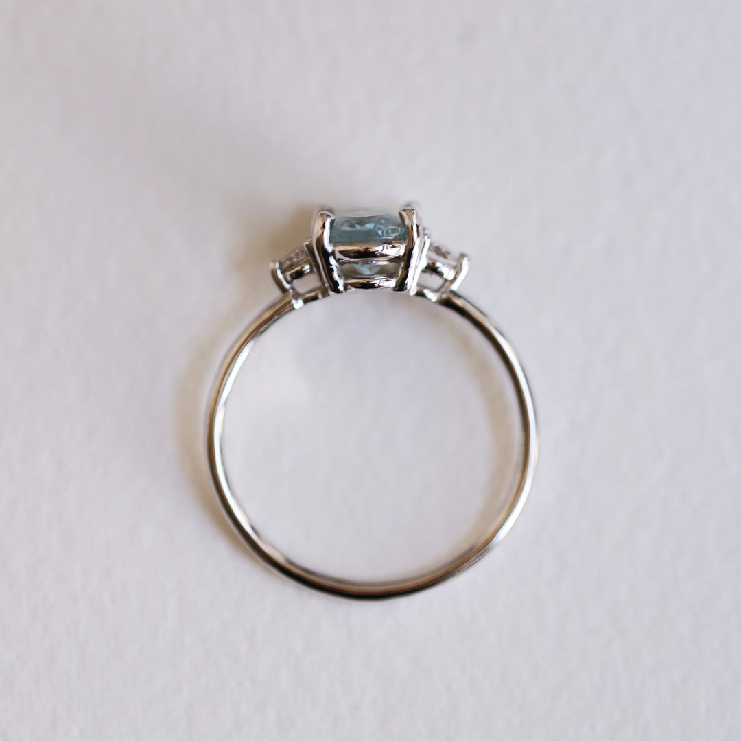 Picture of oval aquamarine diamond ring vintage