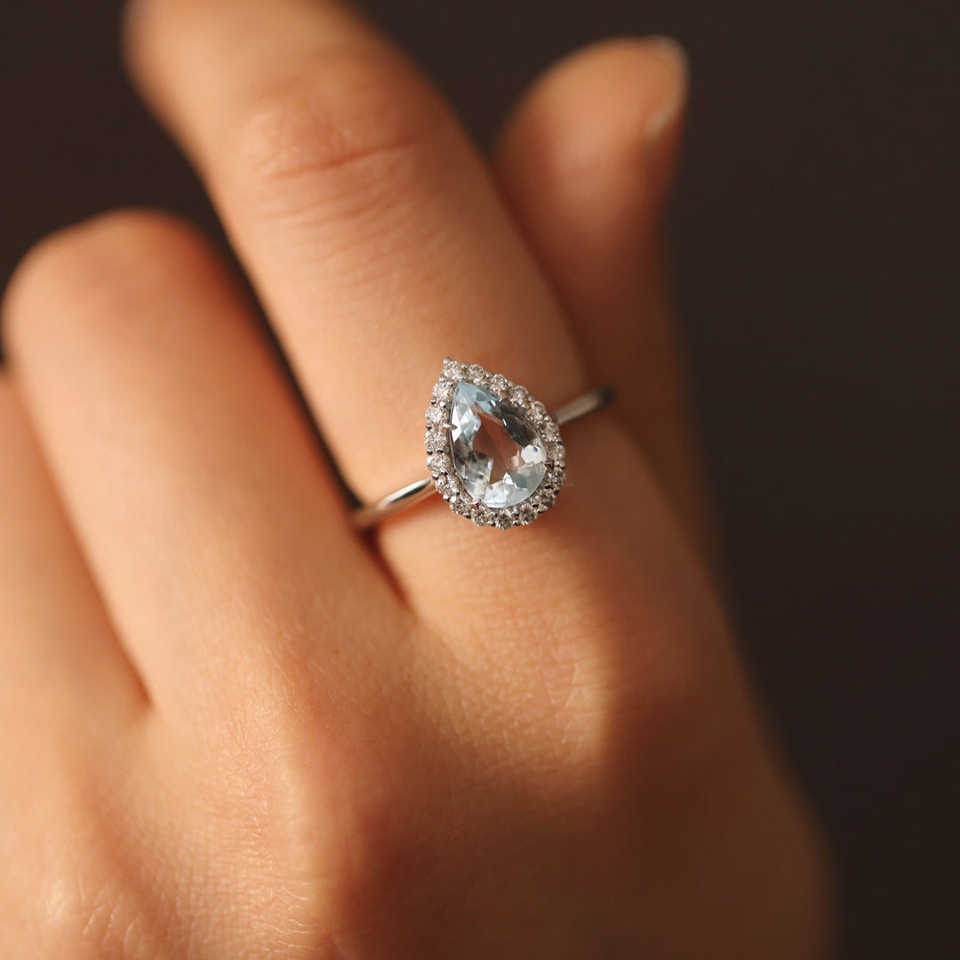 Picture of teardrop aquamarine diamond ring vintage