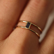 Picture of blue sapphire ring baguette cut blue