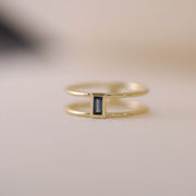 Picture of blue sapphire ring baguette cut blue