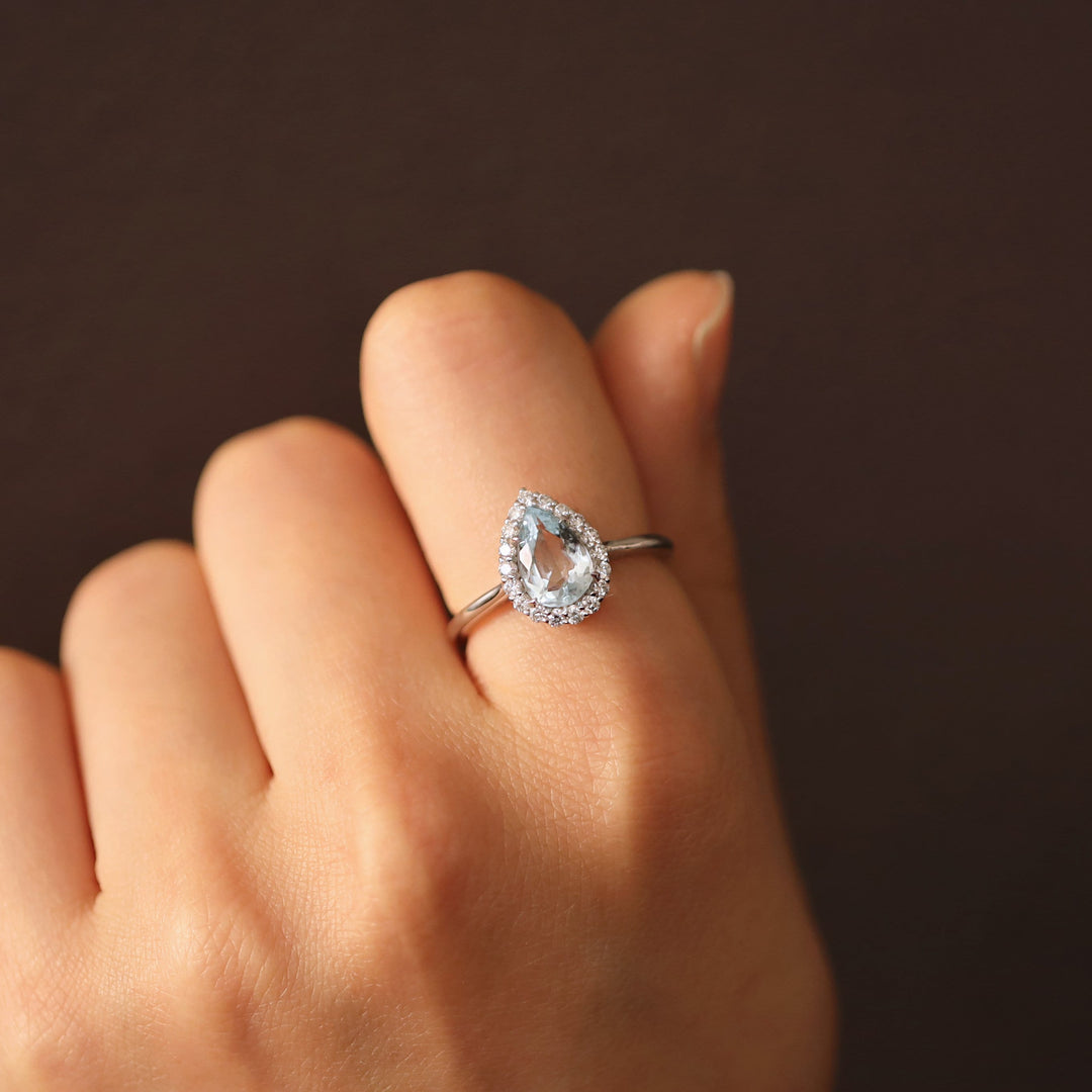 Picture of teardrop aquamarine diamond ring vintage