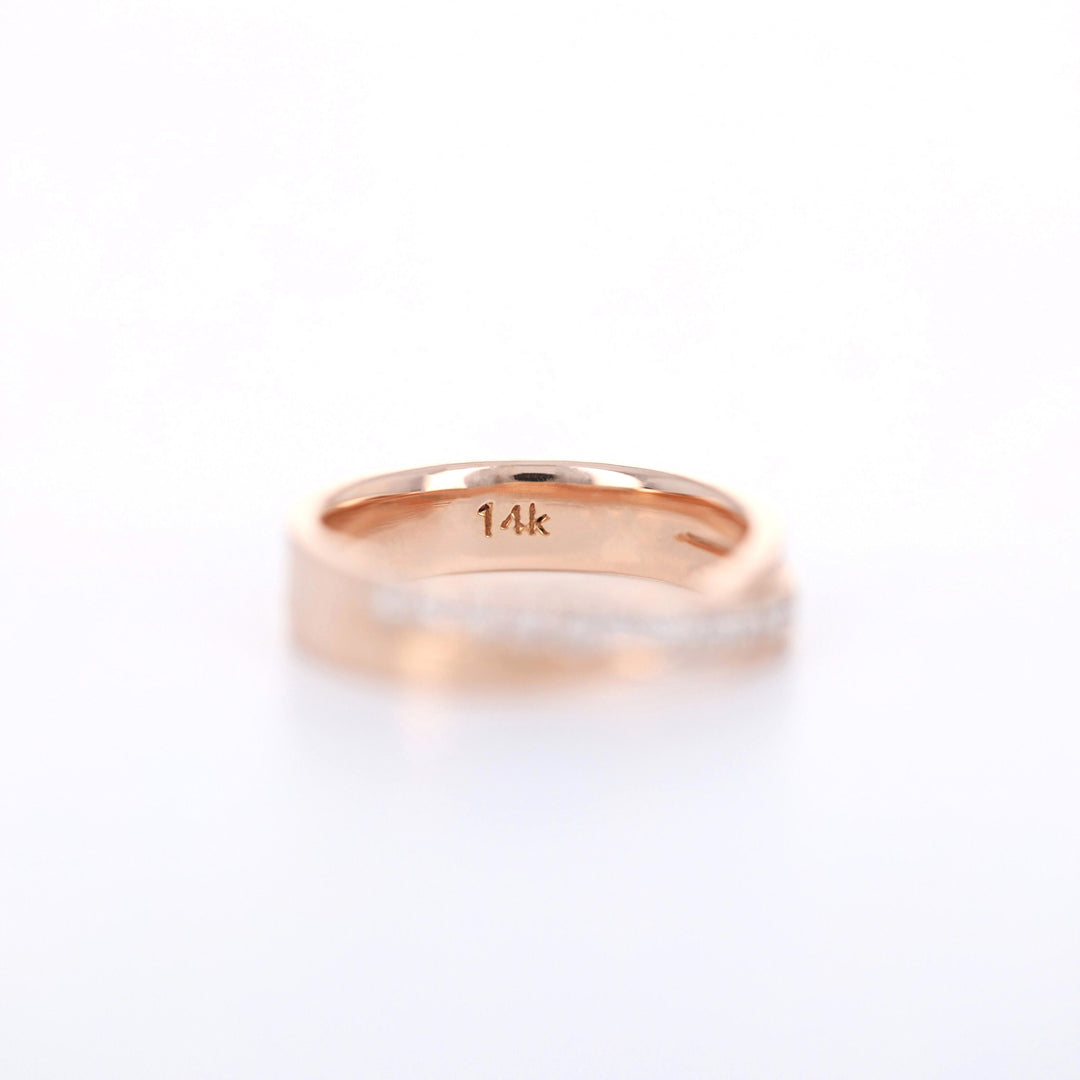 Picture of wedding engagement band double overlap