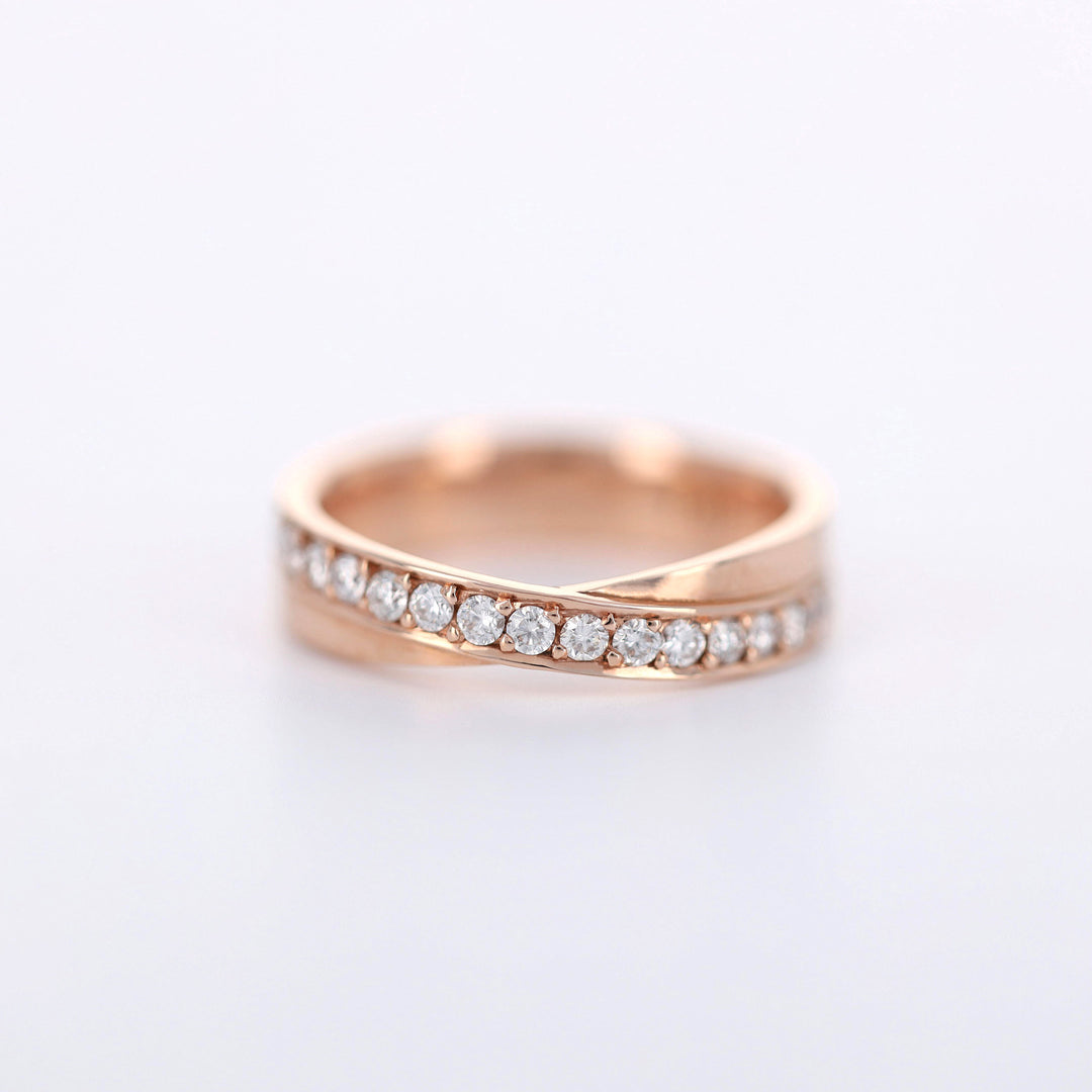 Picture of wedding engagement band double overlap