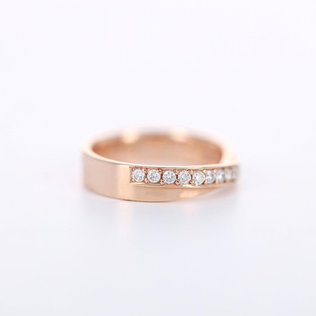 Picture of wedding engagement band double overlap