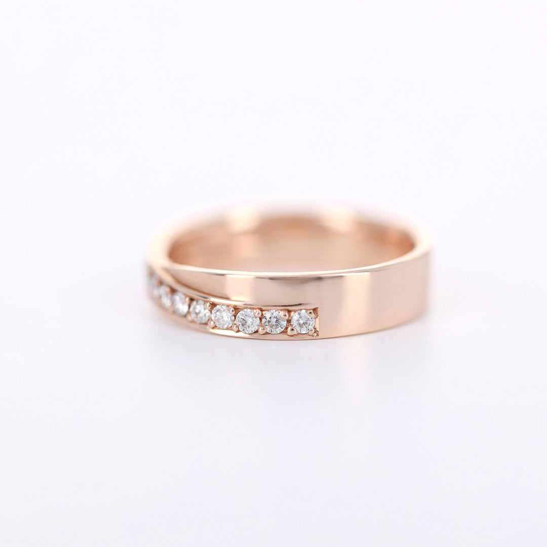 Picture of wedding engagement band double overlap