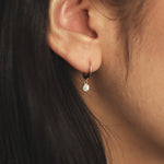 Load image into Gallery viewer, Picture of diamond earring single one earring of
