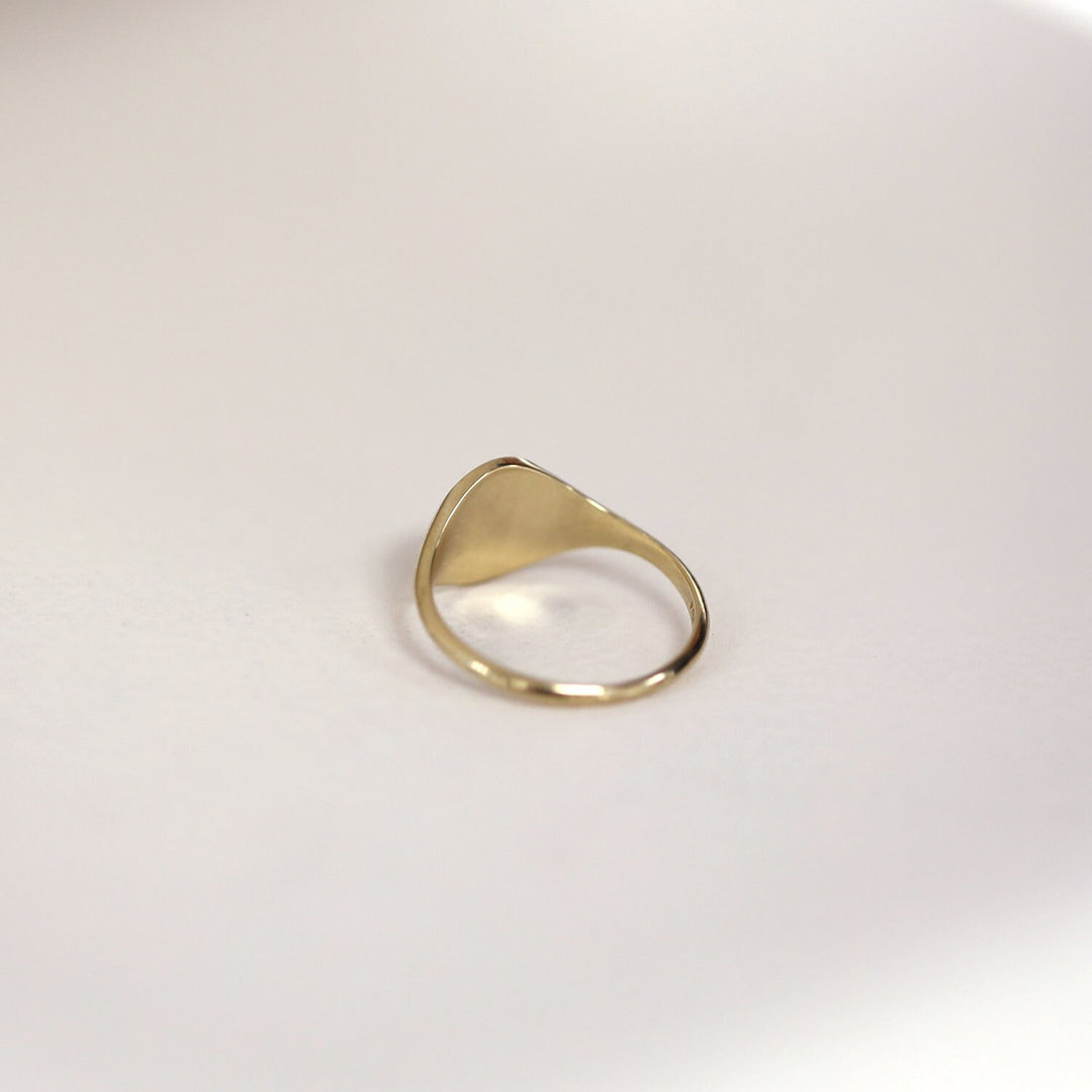 Picture of oval signet ring 14k solid gold signet