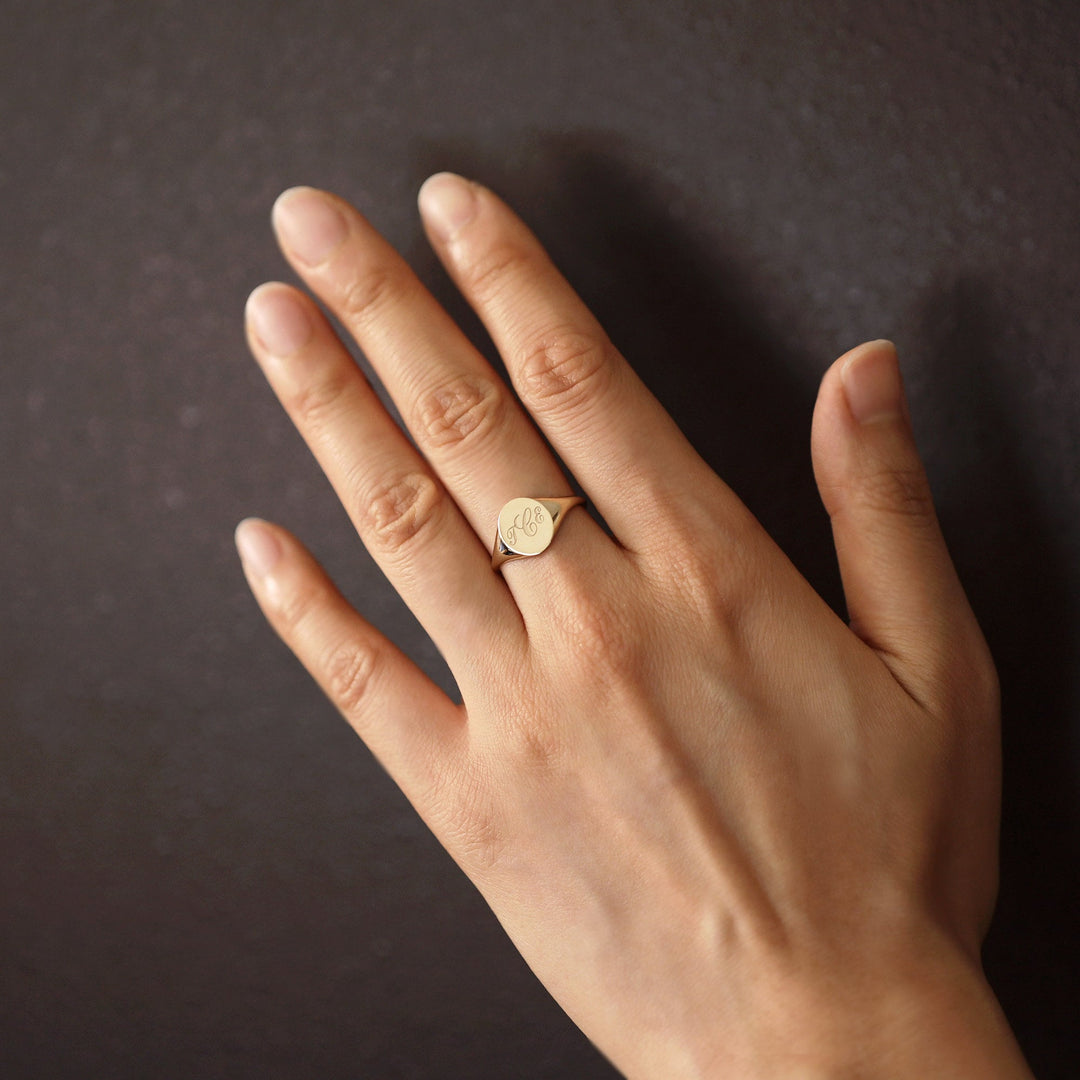 Picture of oval signet ring 14k solid gold signet