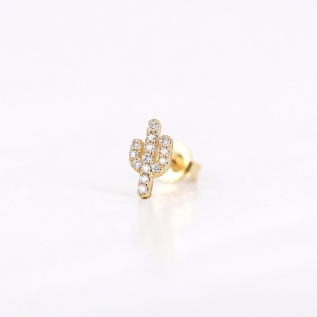 Picture of diamond stud diamond stud earring dainty