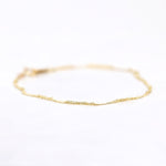 Load image into Gallery viewer, Picture of singapore chain with bar detail gold 1
