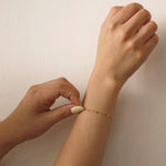 Load image into Gallery viewer, Picture of 14k gold glitter chain bracelet 14k
