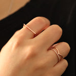 Load image into Gallery viewer, Picture of 14k solid gold flat top d shaped ring
