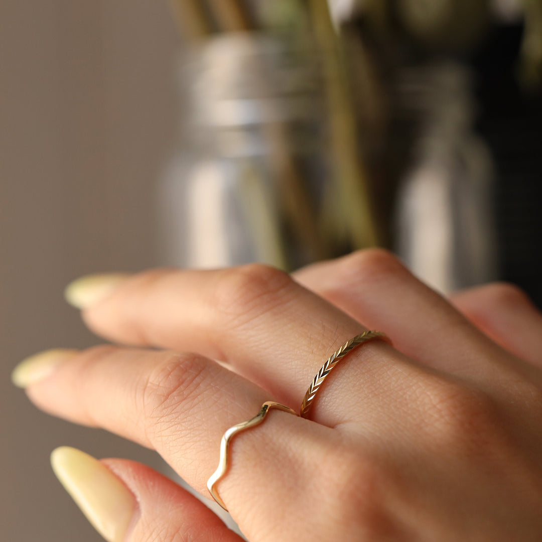 Picture of herringbone eternity ring 14k gold