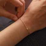 Load image into Gallery viewer, Picture of singapore chain with bar detail gold 1
