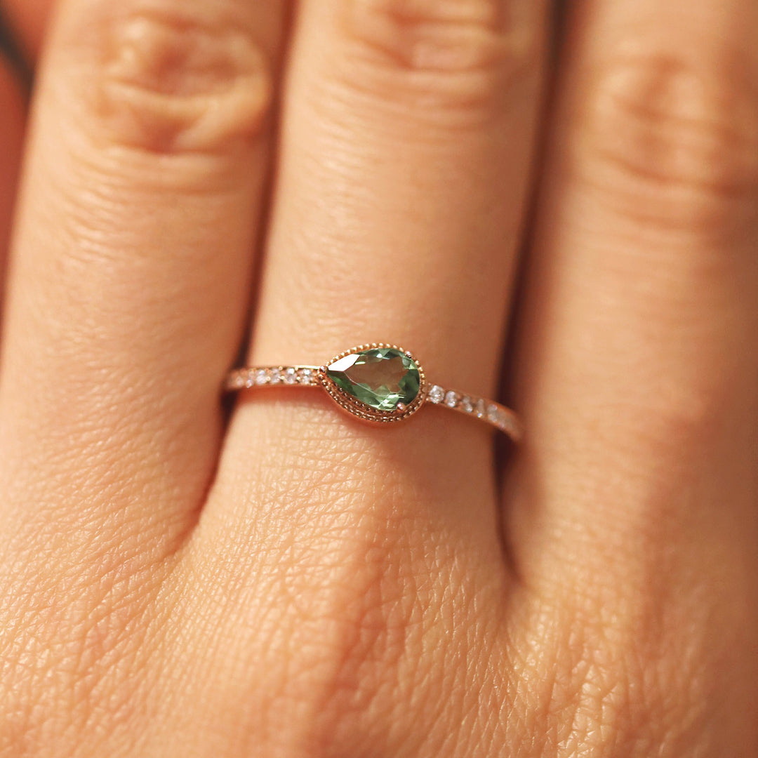 Picture of green sapphire ring pear shape green