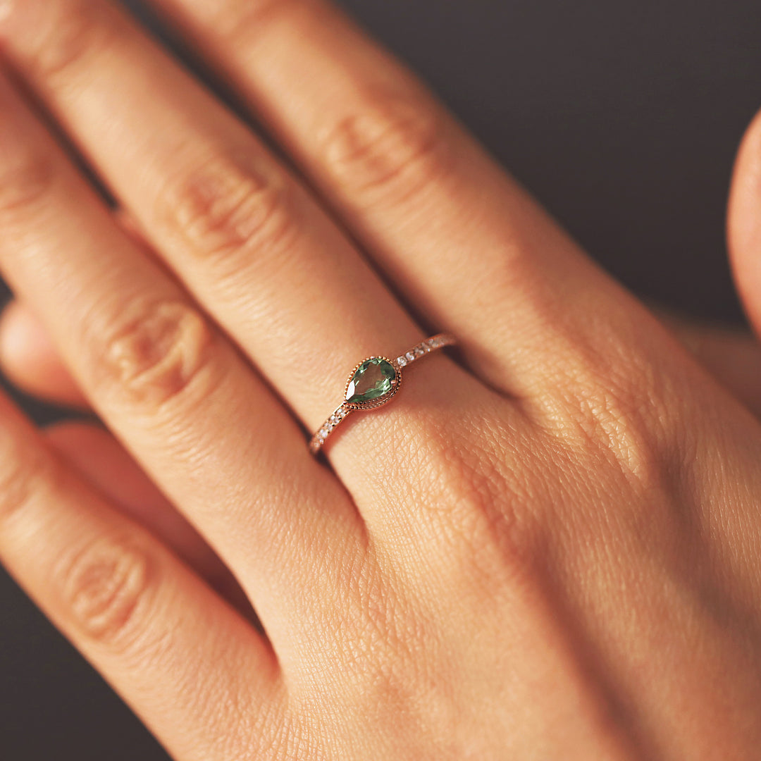 Picture of green sapphire ring pear shape green