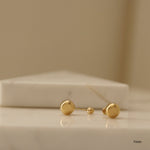 Load image into Gallery viewer, Picture of 10k 14k solid gold ball stud earrings
