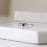 Load image into Gallery viewer, Picture of natural blue sapphire solitaire ring 4
