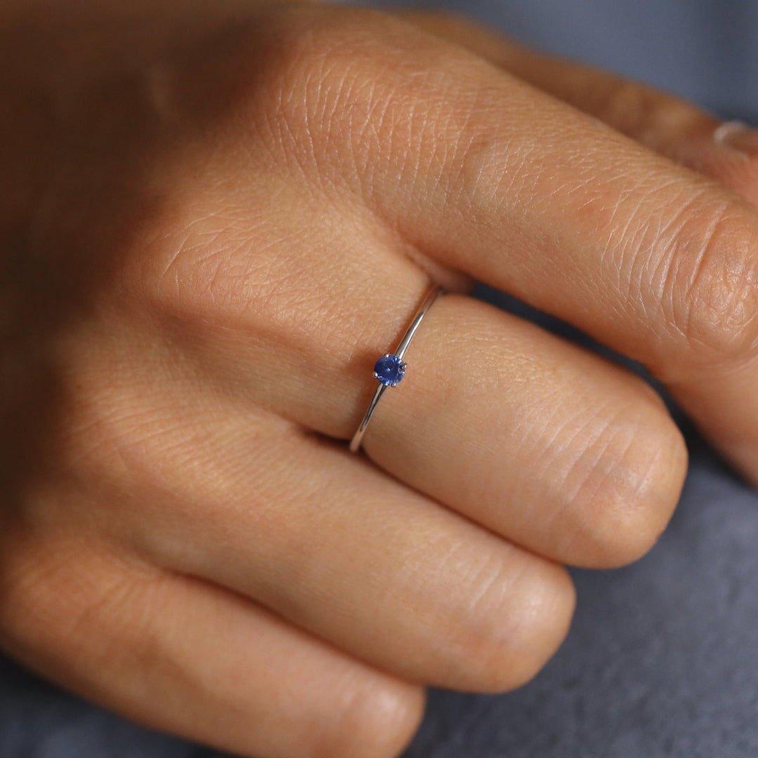 Picture of natural blue sapphire solitaire ring 4