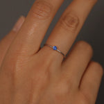 Load image into Gallery viewer, Picture of natural blue sapphire solitaire ring 4
