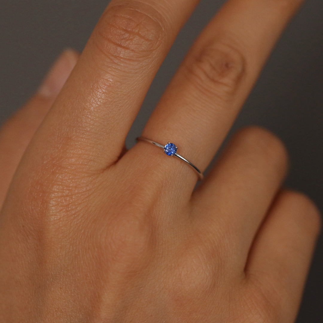 Picture of natural blue sapphire solitaire ring 4