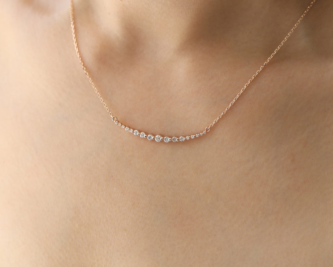 Picture of diamond necklace curved bar diamond 1