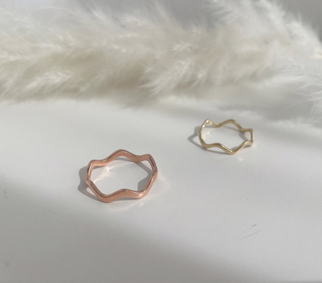 Picture of flat wavy ring zig zag ring ripple ring